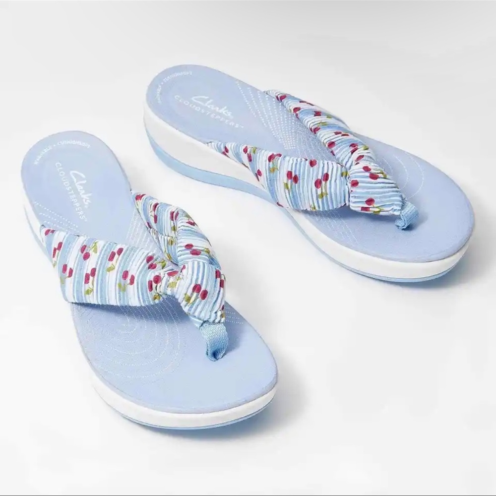 Clarks CloundSteppers Arla Glison Blue Cherrys  Synthetic Flip-Flop Sz 8,9,11